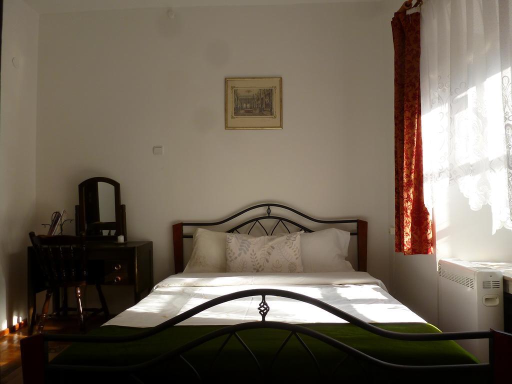 Seven Fridays Hostal Vilna Habitación foto