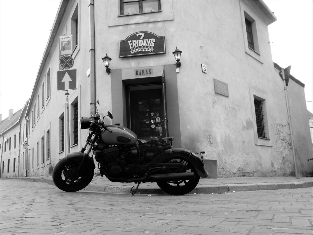 Seven Fridays Hostal Vilna Exterior foto
